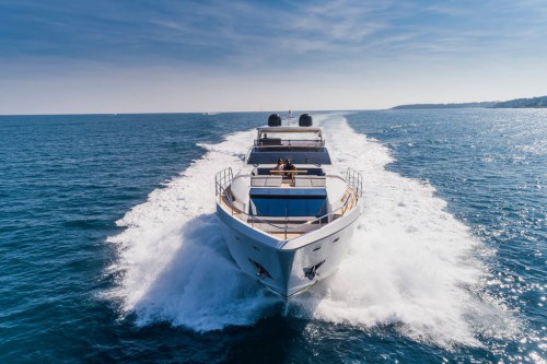 Pearl 95 production power yacht 12