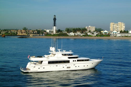 Johnson 105 production power yacht 1
