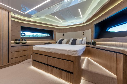 Pearl 62 production power yacht 8