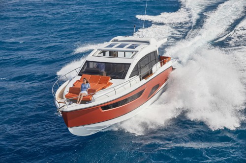 Sealine Motor C430 production power yacht 3