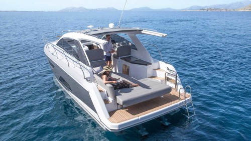 Sealine Motor S330 production power yacht 3